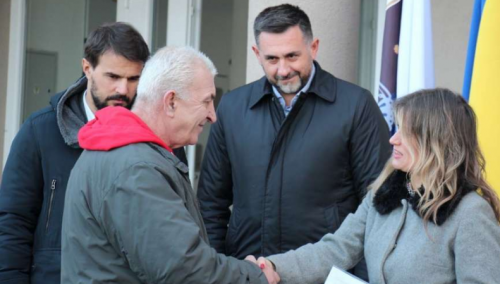 U Hrasnici 33 porodice iz kolektivnih centara dobile ključeve stanova