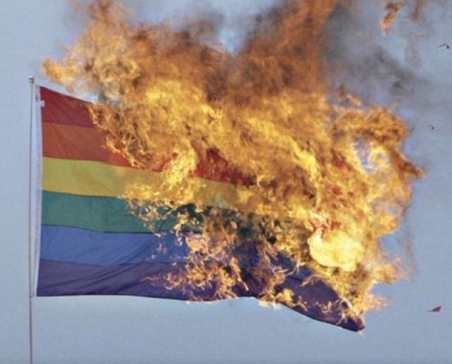 U Hrvatskoj na karnevalu spaljene gay lutke, organizator završio na sudu
