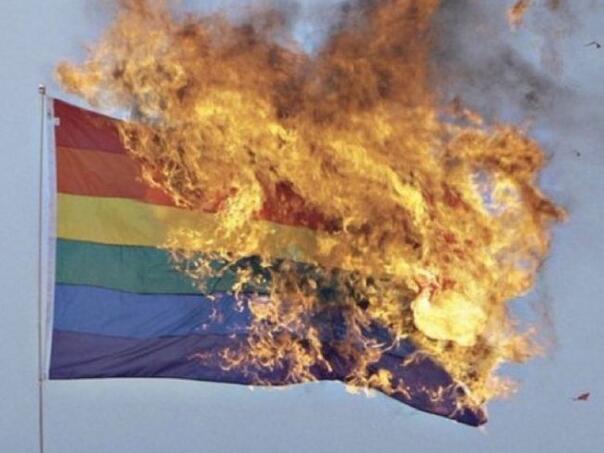 U Hrvatskoj na karnevalu spaljene gay lutke, organizator završio na sudu