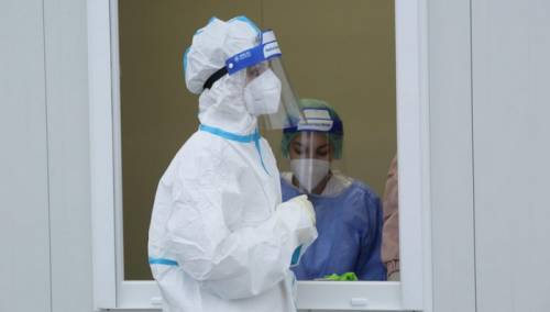 U Hrvatskoj preminule dvije osobe, 43 zaražene
