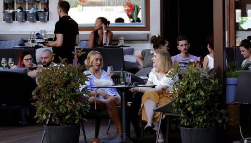 U Hrvatskoj se otvaraju kafići u zatvorenom nakon devet mjeseci