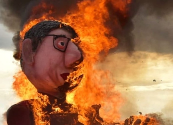 U Hrvatskoj spaljena lutka s Vučićevim likom, srpske vlasti traže kazne