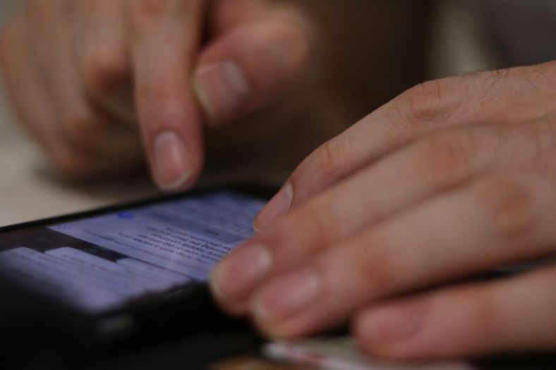 U Hrvatskoj uhapšen tinejdžer (19) koji je SMS porukama varao ljude
