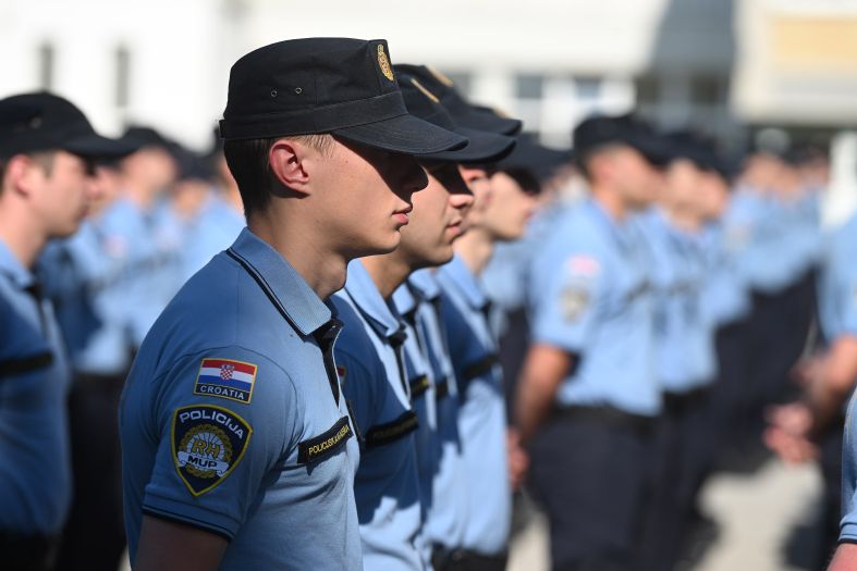 U Hrvatskoj uhapšeni lažni policajci, vršili prevare i krivotvorenja