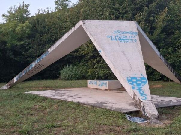 U Hrvatskoj uništen spomenik partizanima koje su strijeljale ustaše