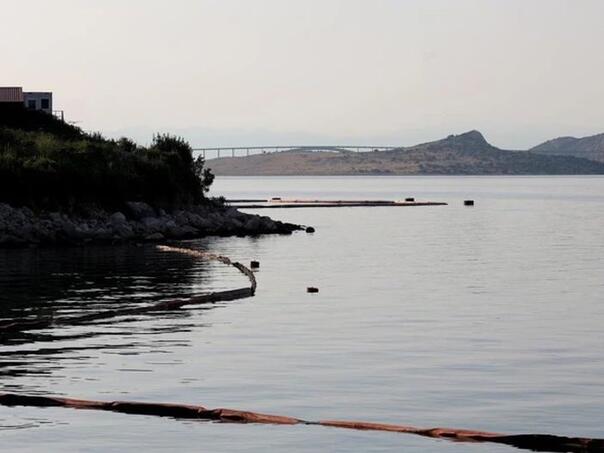 U Hrvatskoj uručeni prekršajni nalozi zbog onečišćenja mora