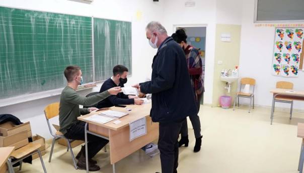 U Ilijašu u prednosti Fazlić, u Srebrenici Grujičić