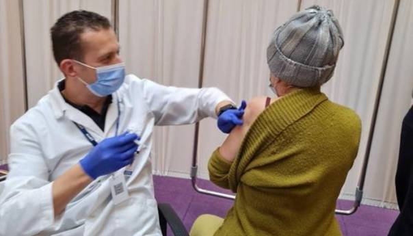 U Importanne shopping centru danas vakcinisano 786 građana