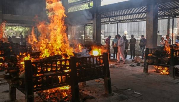 U Indiji od početka pandemije više od 400.000 umrlih