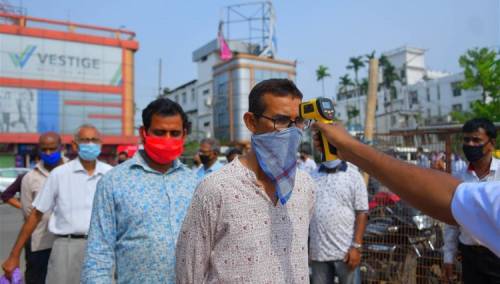 U Indiji od zaraze koronavirusom za 24 sata umrlo 386 osoba