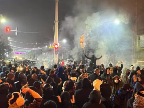 U Iranu najmanje šest policajaca i na stotine demonstranata ubijeno