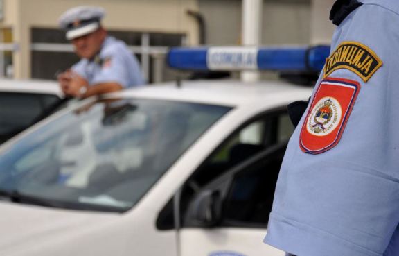 U Istočnoj Ilidži uhapšen muškarac jer je dvije osobe povrijedio nožem