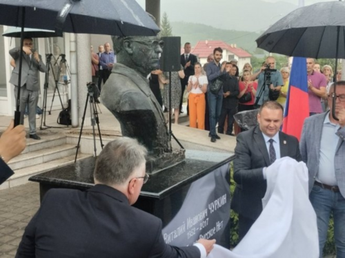 Istočno Sarajevo: Bista ruskom ambasadoru koji je blokirao rezoluciju o Srebrenici