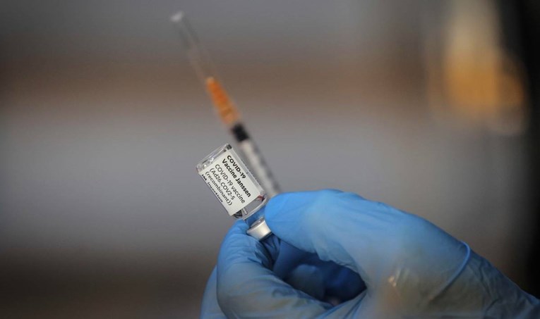 U Italiji 99 posto umrlih od covida-19 od februara nije bilo u potpunosti cijepljeno