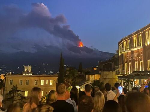 U Italiji eurptirao vulkan, dio stanovnika evakuisan