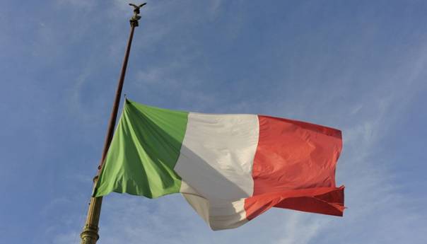 U Italiji minuta šutnje i zastave na pola koplja za žrtve epidemije koronavirusa
