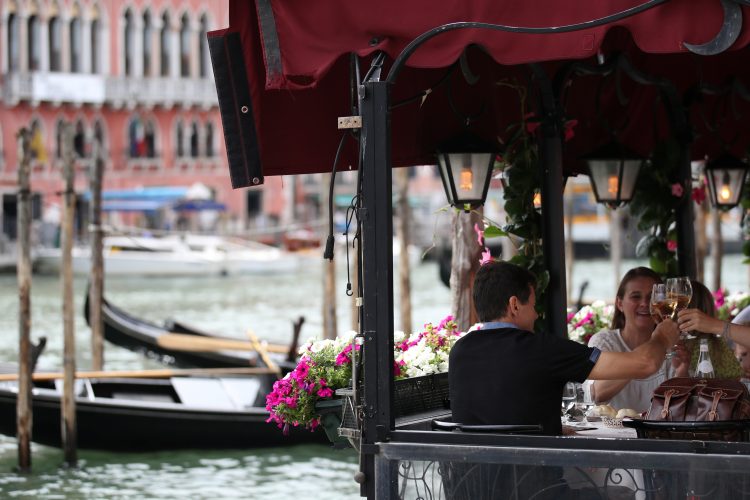 U Italiji od ponedjeljka samo najosnovnije epidemiološke mjere