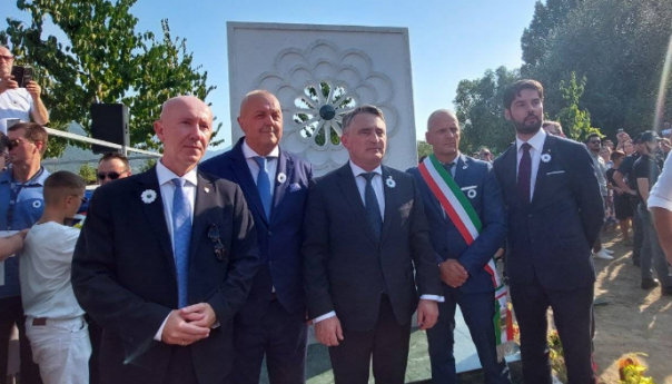 U Italiji podignuto spomen obilježje 'Cvijet Srebrenice'