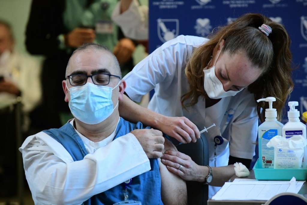 U Izraelu više od 500.000 ljudi dobilo četvrtu dozu vakcine protiv Covida