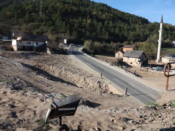 U Jablanici nastavljeni radovi na uređenju lokaliteta za postavljanje kontejnerskog naselja