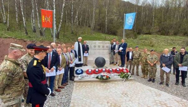 U Jabuci kod Goražda otkriven spomenik poginulim britanskim vojnicima iz sastava UNPROFOR-a