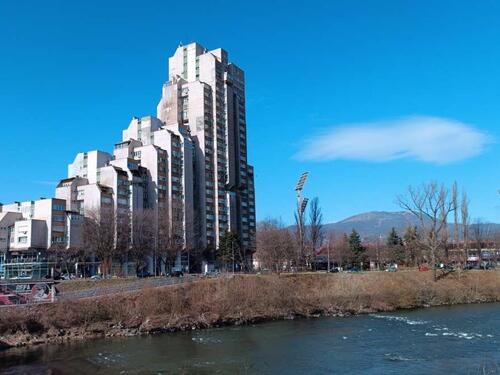 Zenica: U jednoj noći podmetnuo požar na tri automobila i opljačkao pekaru