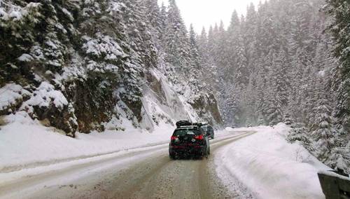 U jugozapadnim krajevima mjestimično jak vjetar formira sniježne nanose