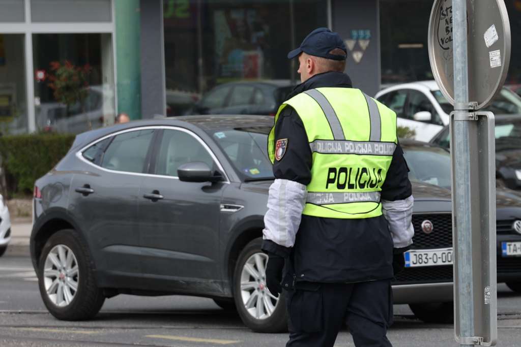 U julu 189 vozača nepropisno parkirali na mjesto za osobe sa invaliditetom