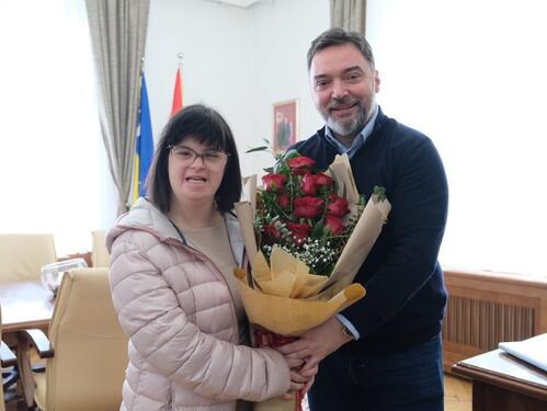 U Kabinetu ministra Košarca angažovana djevojka s Downovim sindromom