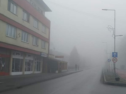 U Kaknju obustavljena nastava zbog ekstremno zagađenog zraka