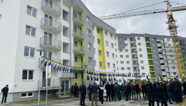 U Kalesiji 20 porodica dobilo ključeve stanova