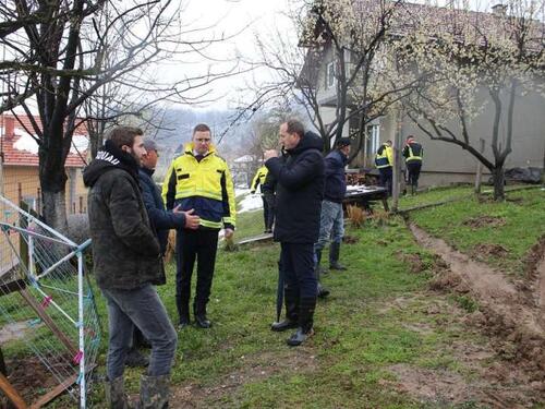 U Kalesiji aktivirano nekoliko klizišta, jedna porodica evakuisana