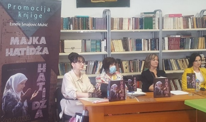 U Kalesiji promovisana knjiga 'Hatidža' posvećena majci Srebrenice