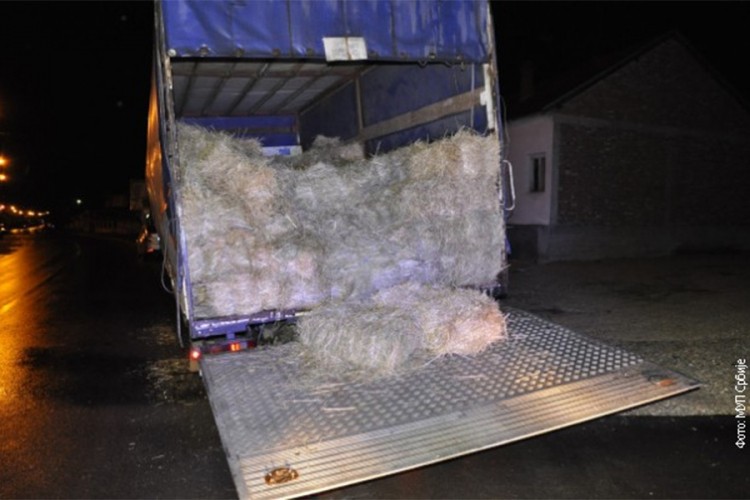 U kamionu ispod slame krio 140 kilograma marihuane