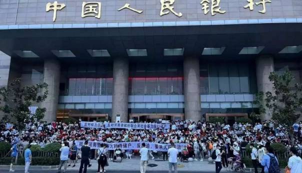 U Kini uhapšeno stotine ljudi u rijetkim javnim protestima