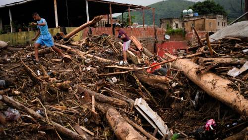 U klizištima u Venezueli poginulo najmanje 25 ljudi, 50 se vodi kao nestali