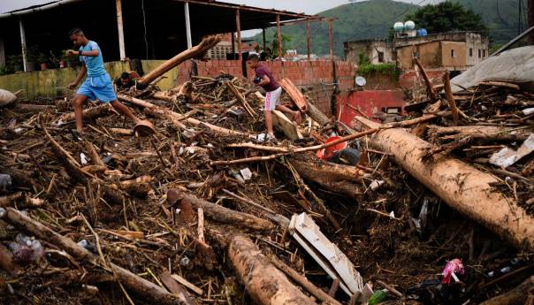 U klizištima u Venezueli poginulo najmanje 25 ljudi, 50 se vodi kao nestali