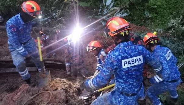 U klizištu u Maleziji 12 poginulih i više od 20 nestalih