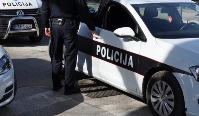 U Ključu u dva vozila pronađeno 10 migranta, uhapšene dvije osobe
