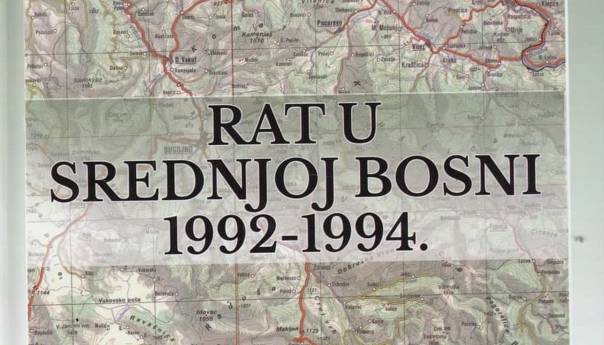 U knjizi "Rat u Srednjoj Bosni '92-'94" o pogibiji osmero djece u Vitezu nalazi se samo jedna rečenica