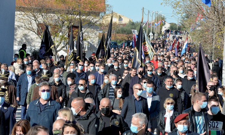 U Koloni sjećanja u Vukovaru oko deset hiljada ljudi