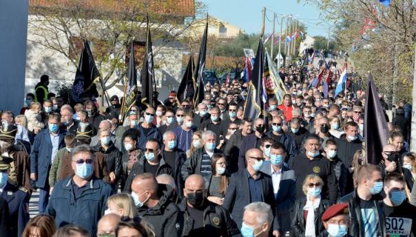 U Koloni sjećanja u Vukovaru oko deset hiljada ljudi