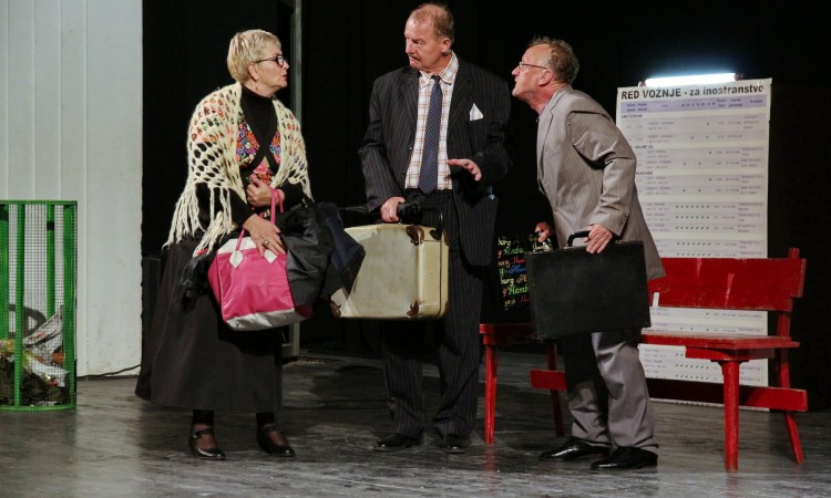 U Konjicu gostovali tuzlanski glumci s predstavom 'Putovanje'