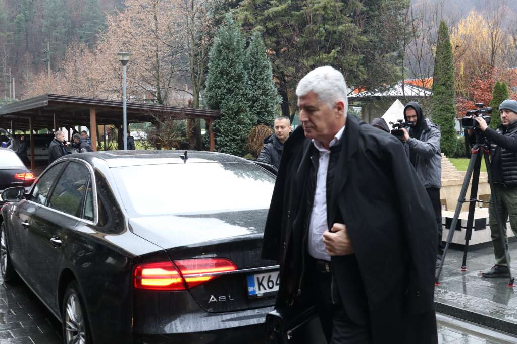 U Konjicu počeo sastanak HDZ-a i Osmorke o podjeli resora