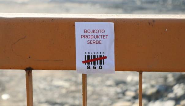 U Kosovskoj Mitrovici plakati na albanskom sa pozivom na bojkot srpske robe
