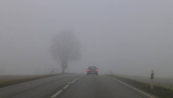 U kotlinama i uz riječne tokove magla smanjuje vidljivost