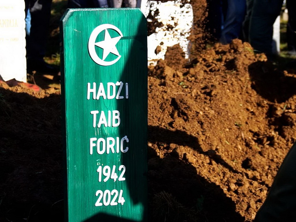 U Kozarcu klanjana dženaza Taibu Foriću, čovjeku kome su zločinci ubili osmero članova porodice