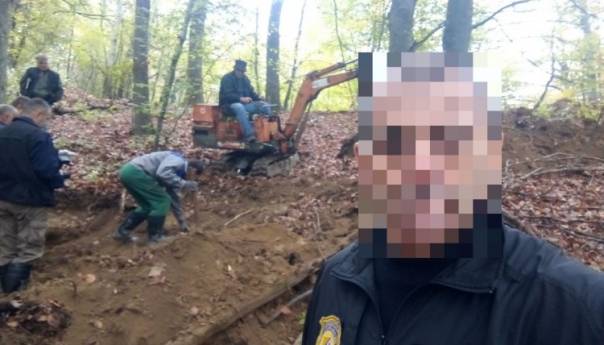 U Kozarskoj Dubici završena ekshumacija posmrtnih ostataka muške osobe