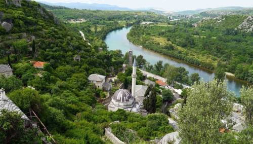 U Krajini, sjevernoj Bosni i na jugu Hercegovine vedro, u ostatku BiH oblačno