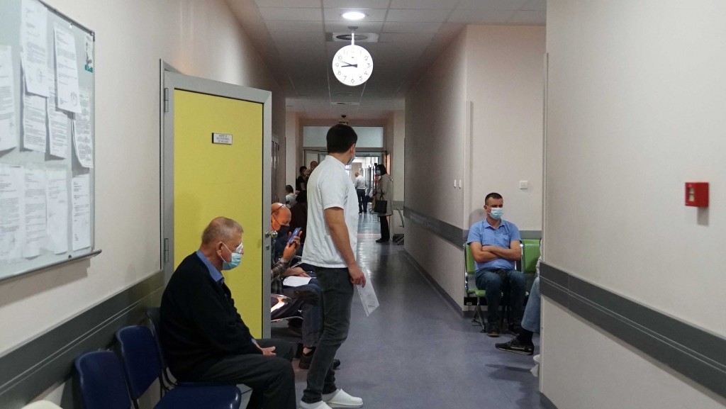 U KS 424 novozaražena, preminuo jedan pacijent